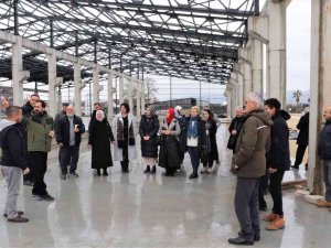 Çiftçiler, Tıbbi Ve Aromatik Bitkilerin İşlendiği Tesisleri Gezdi
