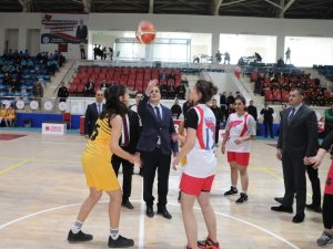 Anadolu Yıldızlar Ligi Erkek Ve Kız Basketbol Grup Müsabakaları Hakkari’de Başladı
