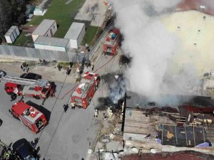Ataşehir’de Alevlerin Sardığı Gecekondu Küle Döndü