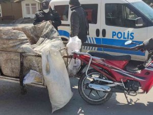 Araçlarla Kağıt Ve Hurda Toplayanlara Göz Açtırılmıyor