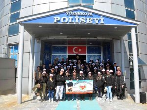 Yüksekovalı 40 Öğrenci, İ̇stanbul Ve Çanakkale Gezisine Uğurlandı