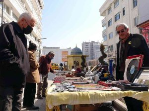 30 Yıldır Biriktirdiği Antika Ve Otantik Eşyalar İnsanları Geçmişe Götürüyor