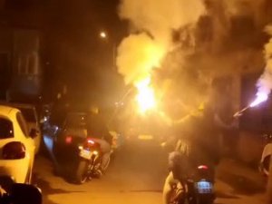 Küçükçekmece’de Yolu Kapatıp Asker Eğlencesi Yaptılar