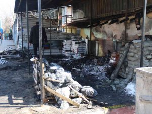 Eskişehir’de 2 Dükkan Ve 6 Araç Kundaklandı