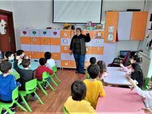 Kütahya’da Anaokulunda Kozalak Boyama Etkinliği