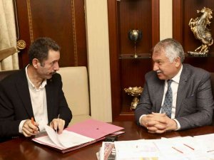 Anavarza Kazılarına Büyükşehir Desteği
