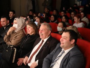 İ̇lkadım’dan ‘Dünya Tiyatrolar Günü’nde Çifte Gösteri