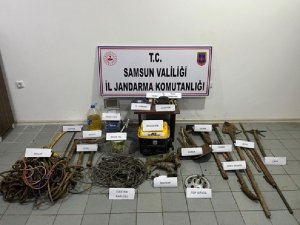 Kaçak Kazıya Suçüstü: 3 Gözaltı