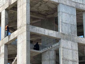 Polisin İknası, Genci Aşağıya İndirdi