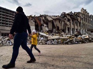 Rus Saldırısı Sonrası Jitomir’de Yıkım Görüntülendi