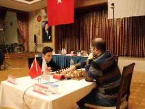 Bursa Büyükşehir Belediyesporlu Satranççı Ediz Gürel Tbmm Kupası’nda İkinci Oldu