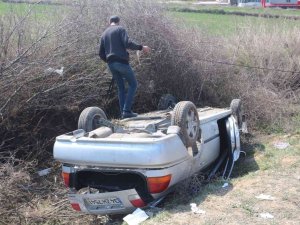Hurdaya Dönen Otomobildeki 1’i Bebek 5 Kişi Yaralandı