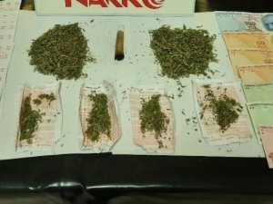Uyuşturucu Taciri 9 Kişi Tutuklandı