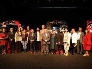 Alanya Belediye Tiyatrosu’nun Yeni Oyunu İzleyiciyle Buluştu