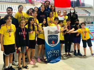 Sanko Okulları Yüzmede 39 Madalya Ve 2 Kupa Kazandı