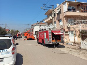 Altınova’da Çatı Yangını Kısa Sürede Söndürüldü