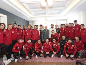 A Milli Takım’dan, Ahmet Çalık’ın Ailesine Ziyaret