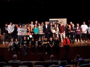 Dünya Tiyatro Günü’ne Özel: “Tavşan Tavşanoğlu”