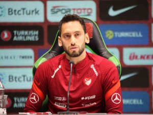 Hakan Çalhanoğlu: "Burak Abinin Üzüntüsünü Kimse Şu An Hissedemez"
