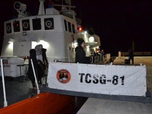 İ̇zmir Açıklarında 76 Göçmen Kurtarıldı
