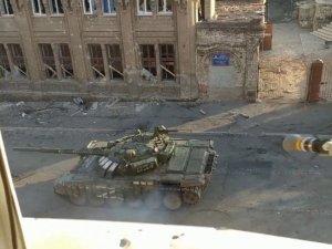 Mariupol’de İlerleyen Rus Tankı El Tipi Tanksavar İle Vuruldu