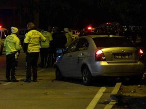 Reçel Yapmak İçin Refüjde Turunç Toplayan Kadınlara Otomobil Çarptı: 3 Ölü