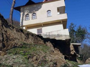 Giresun’da Heyelan Nedeniyle Köylüler Tedirgin