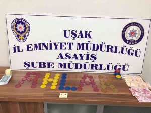 Uşak Polisinden Kumar Ve Kaçak Tütün Baskını
