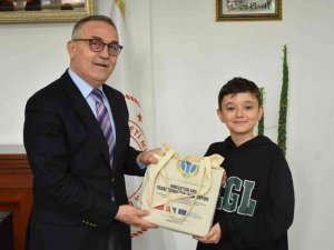 Türkiye Finaline Kalan Öğrencileri Makamında Ağırladı