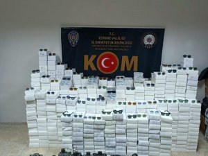 13 Bin 716 Kaçak Gözlük Ve 58 Araç Motor Parçası Yakalandı