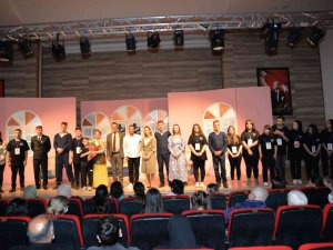 Belediye Tiyatrosu İlk Oyununu Sergiledi