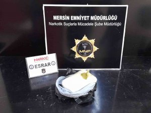 Otomobilin Havalandırma Izgarasında 940 Gram Esrar Ele Geçirildi