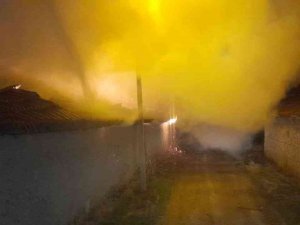 Emirdağ’da Köy Evi Yandı