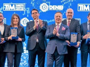 Denizli’de 2021 İhracatının Yıldızları Törenle Ödüllendirildi