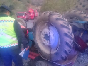 Devrilen Traktörün Altında Kalan Sürücü Öldü