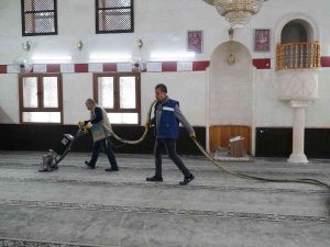Haliliye’deki Camilerde Ramazan Hazırlığı