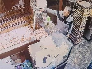 Vicdansızlığın Böylesi: Sma Hastası Minik Kızın Kumbarasını Böyle Çaldı
