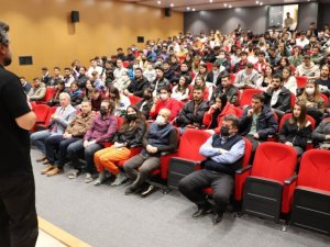 Dpü’de, “Beden Eğitimi Ve Spor Öğretmeni” Konulu Konferans