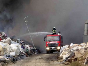 Osmaniye’deki Fabrika Yangının Yayılımı Durduruldu