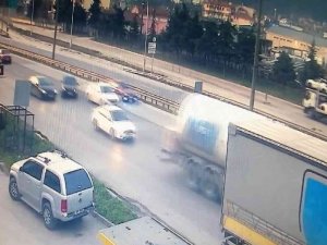 Makas Atarken, Park Halindeki Tıra Böyle Girdi