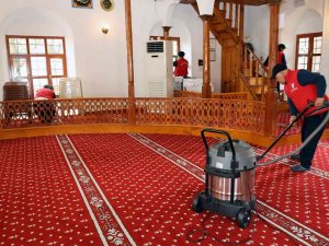 Menteşe’de Camilere Ramazan Temizliği