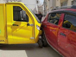 Otomobil İle Elektrikli Araç Çarpıştı: 1 Yaralı
