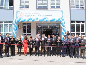 İ̇şadamı Rıdvan Mertöz Tarafından Yapılan Ortaokulun Açılışı Yapıldı