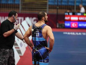 4 Milli Güreşçi Yarı Finalde