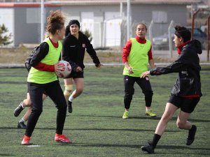 Sivasspor Kadın Futbol Takımı’nın Hedefi Trabzon