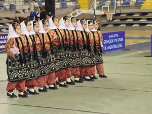 Halk Oyunlarında Birincilik İçin Ritim Tuttular