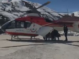 Bahçesaray’da Rahatsızlanan Hasta Helikopterle Hastaneye Ulaştırıldı