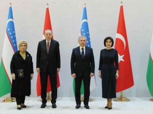 Cumhurbaşkanı Erdoğan, Özbekistan’da Resmi Törenle Karşılandı