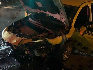 Başakşehir’de Ticari Taksi İle Otomobil Çarpıştı: 4 Yaralı