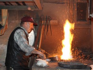 Bayburt’ta Ramazan Öncesi Bakırlar Kalaylanıyor